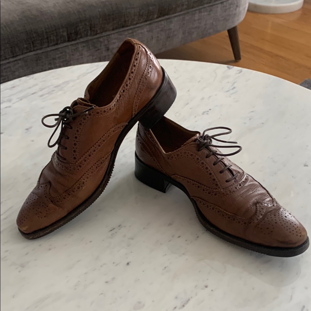 Gravati Brown Leather Oxford Shoes with Wingtip Design